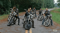 バイク集団を吹き飛ばすダリル　ウォーキング・デッドシーズン6第9話